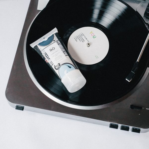 R+Co TURNTABLE Curl Defining Creme